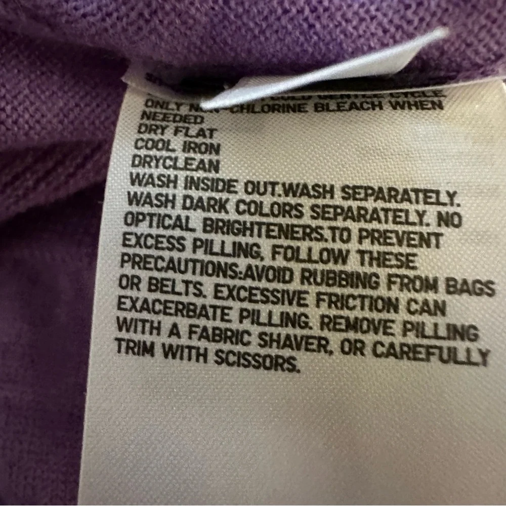Uniqlo purple V-neck preppy academia sweater Size M Pure new wool - Picture 9 of 9